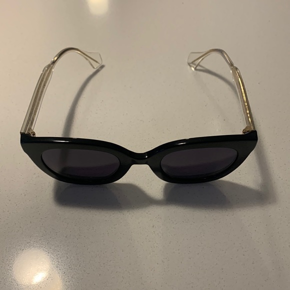 Authentic GUCCI sunglasses for women - Picture 3 of 15